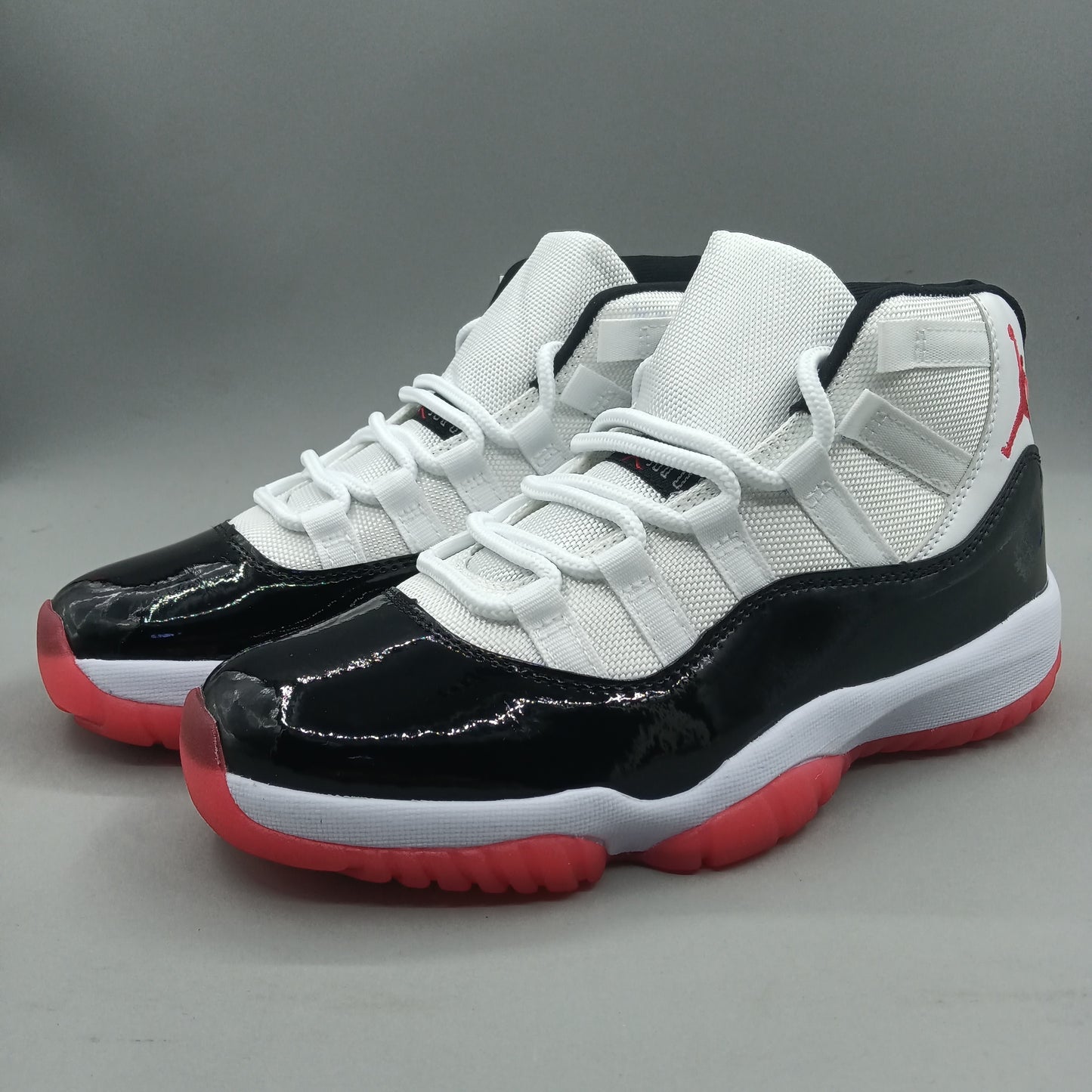 Air Jordan 11 Retro "White Bred"