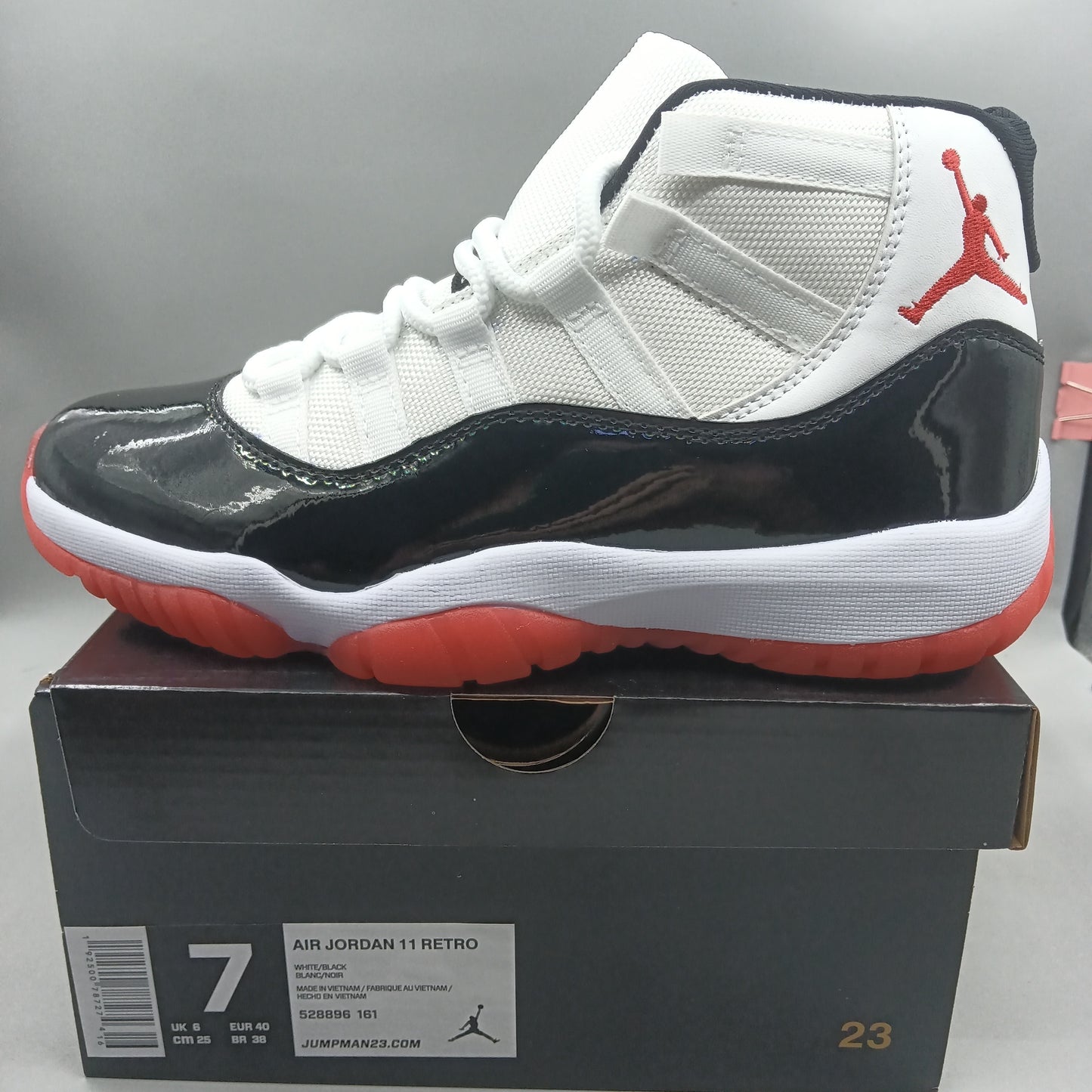 Air Jordan 11 Retro "White Bred"