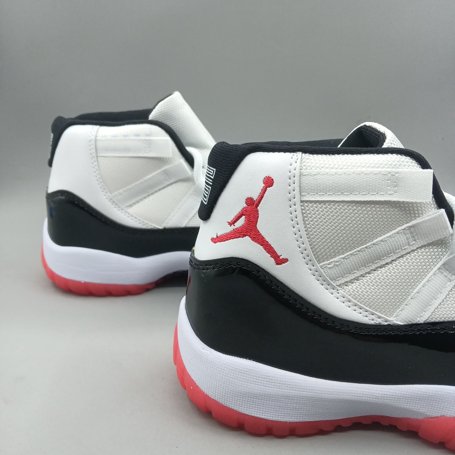 Air Jordan 11 Retro "White Bred"